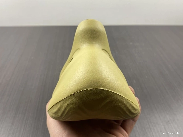 Sulfur RNNR Foam Adidas Yeezy GV6775 0813